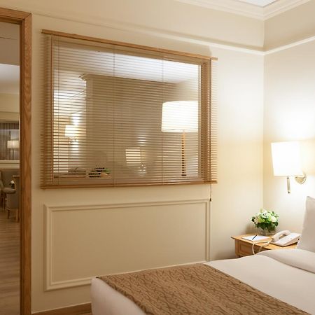 Le Commodore Hotel Beirut Esterno foto