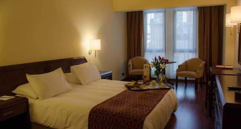 Le Commodore Hotel Beirut Esterno foto