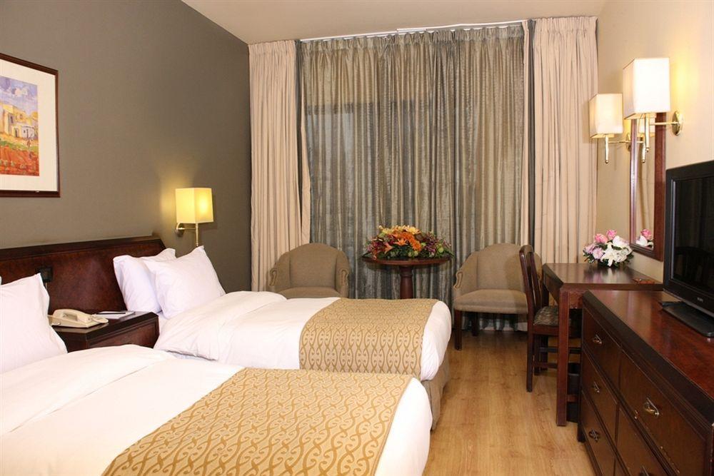 Le Commodore Hotel Beirut Esterno foto