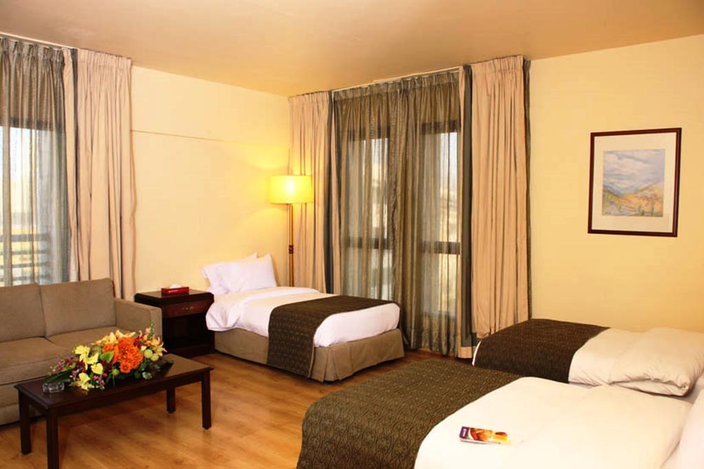 Le Commodore Hotel Beirut Esterno foto