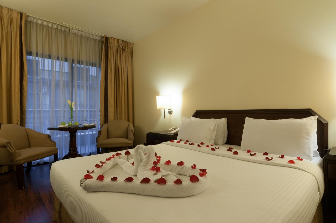 Le Commodore Hotel Beirut Esterno foto