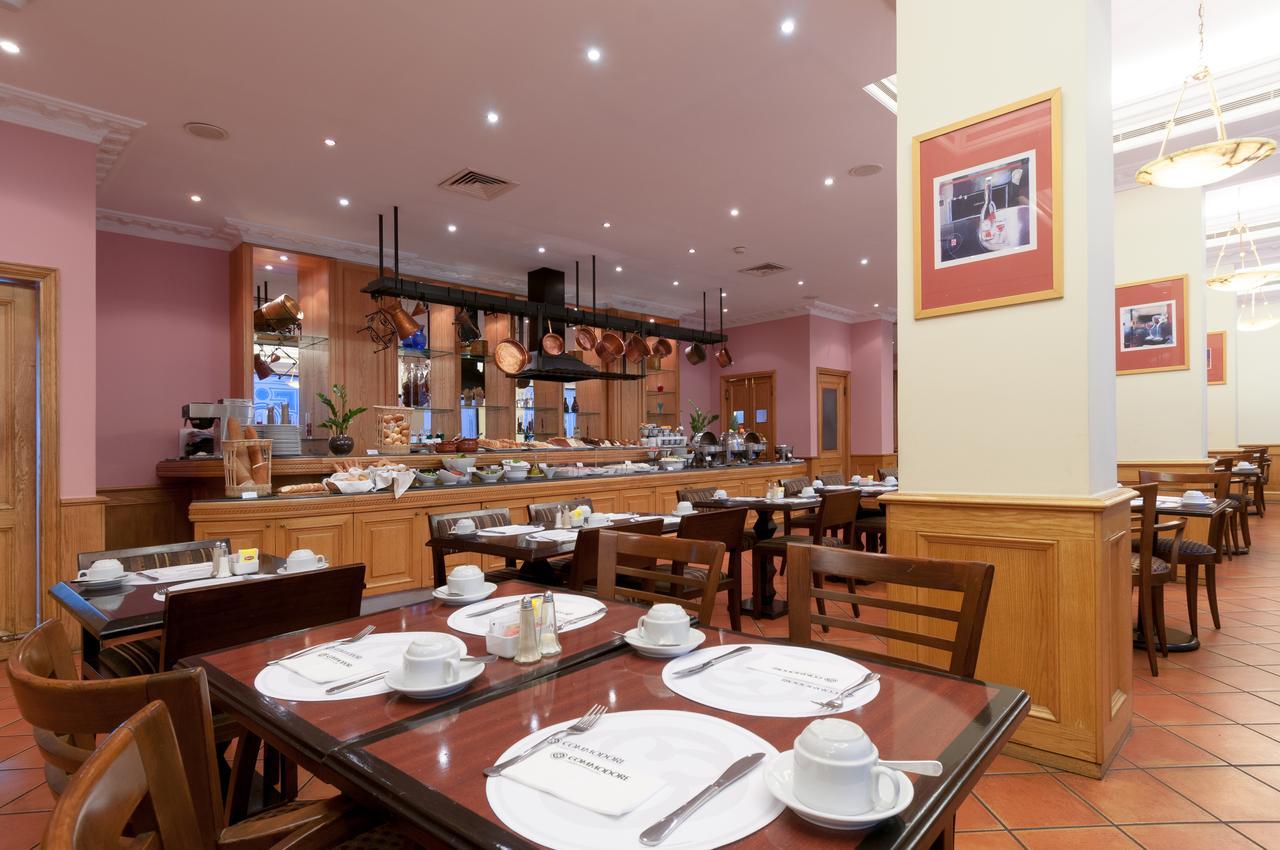 Le Commodore Hotel Beirut Esterno foto