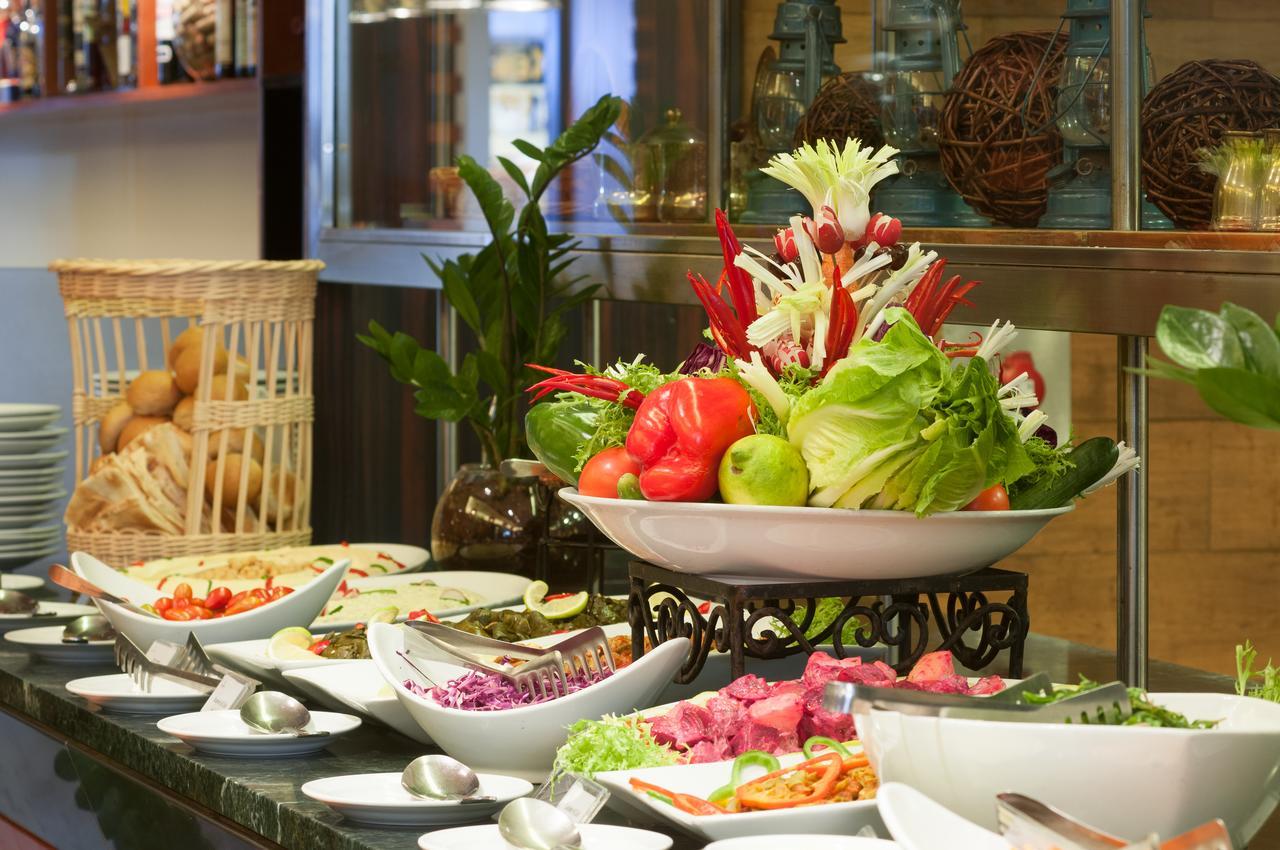 Le Commodore Hotel Beirut Esterno foto