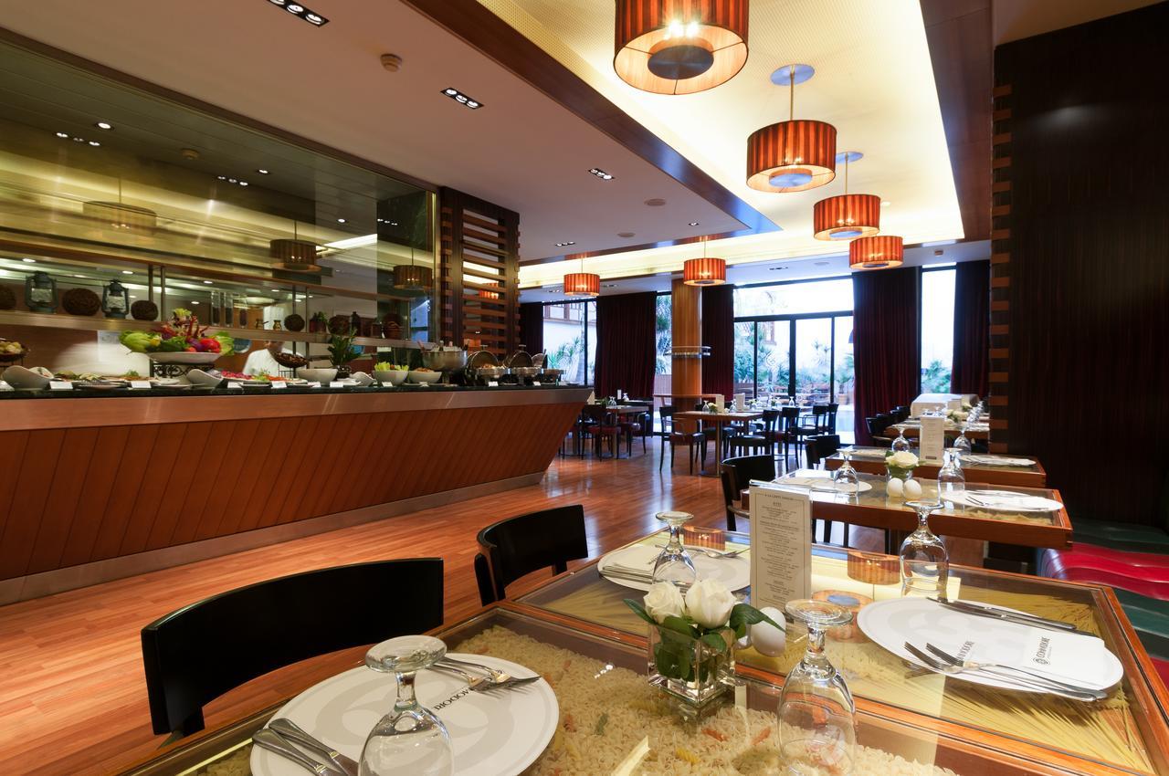 Le Commodore Hotel Beirut Esterno foto