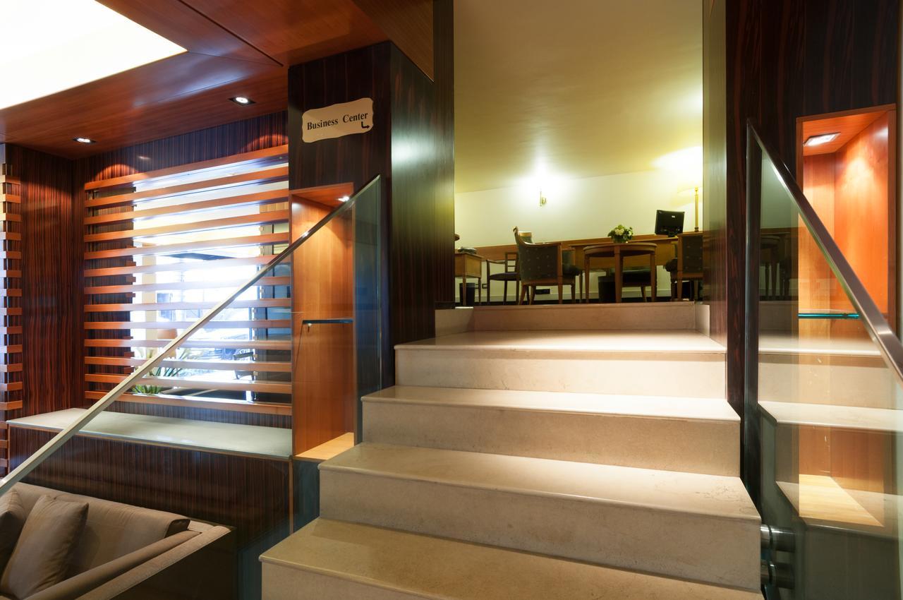 Le Commodore Hotel Beirut Esterno foto