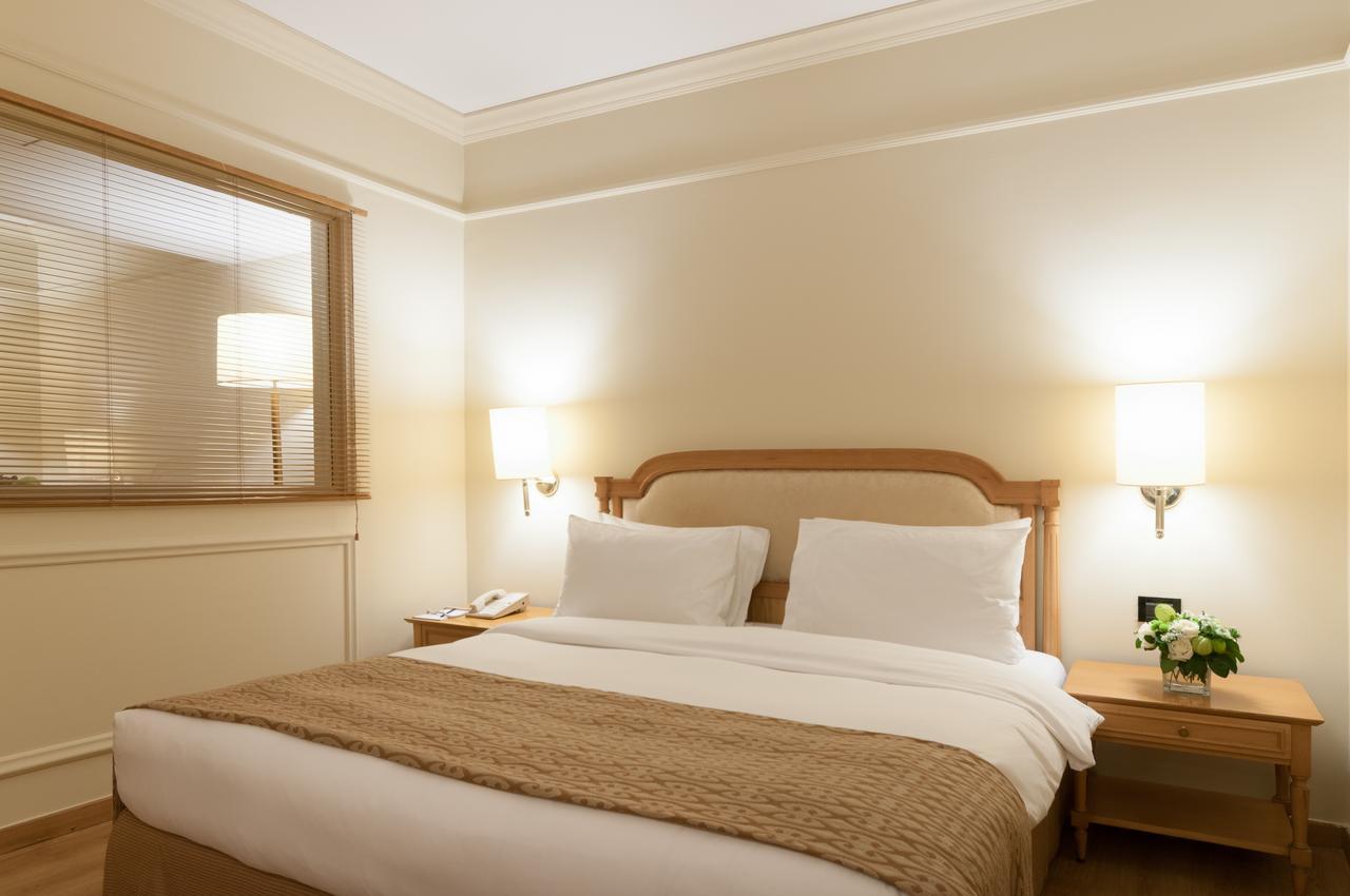 Le Commodore Hotel Beirut Esterno foto