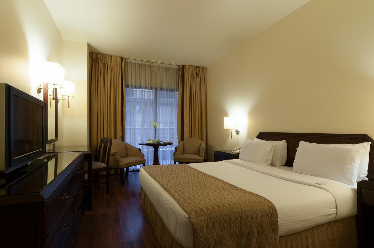 Le Commodore Hotel Beirut Esterno foto