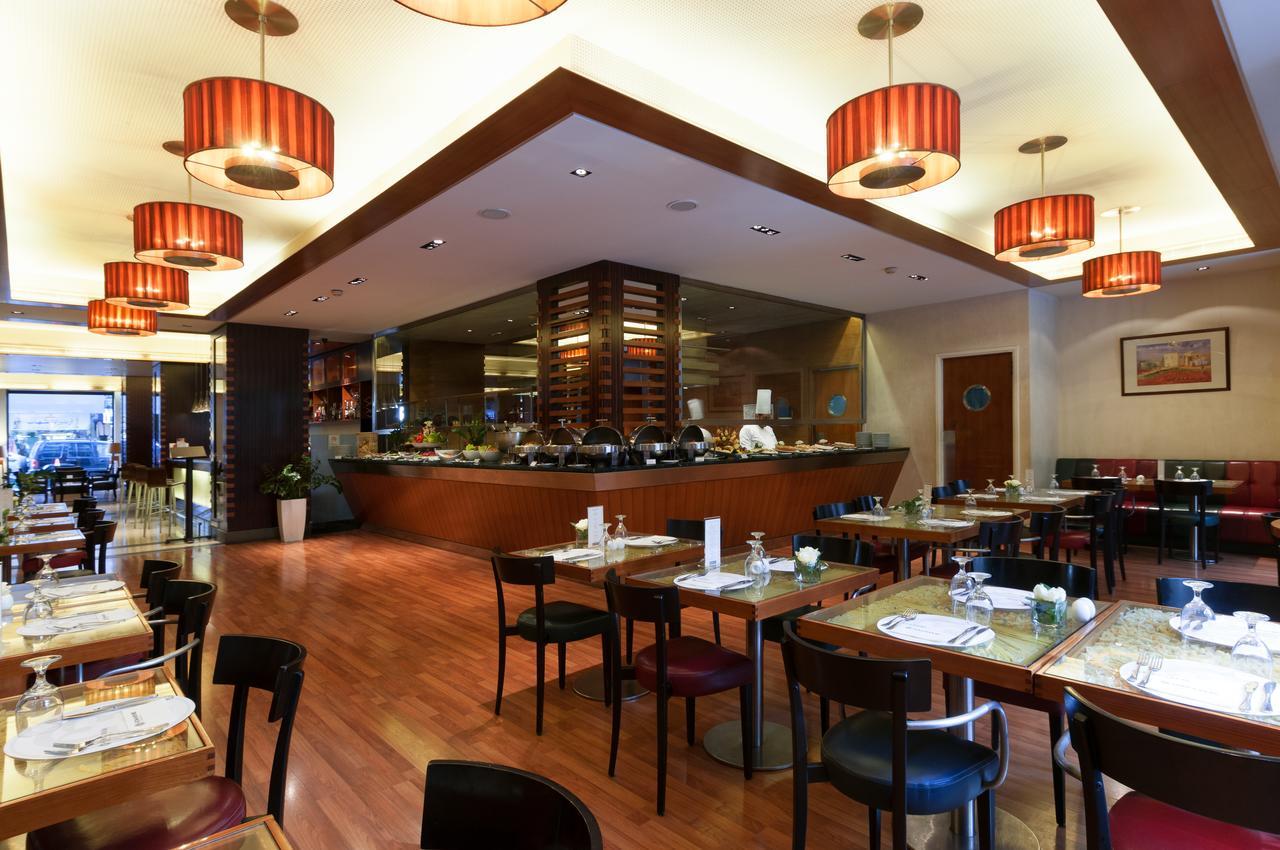 Le Commodore Hotel Beirut Esterno foto
