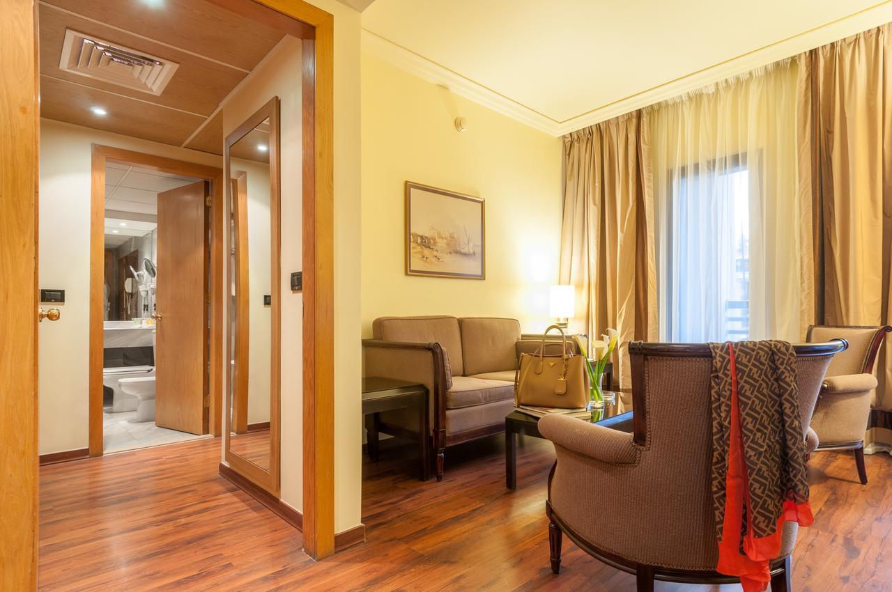 Le Commodore Hotel Beirut Esterno foto