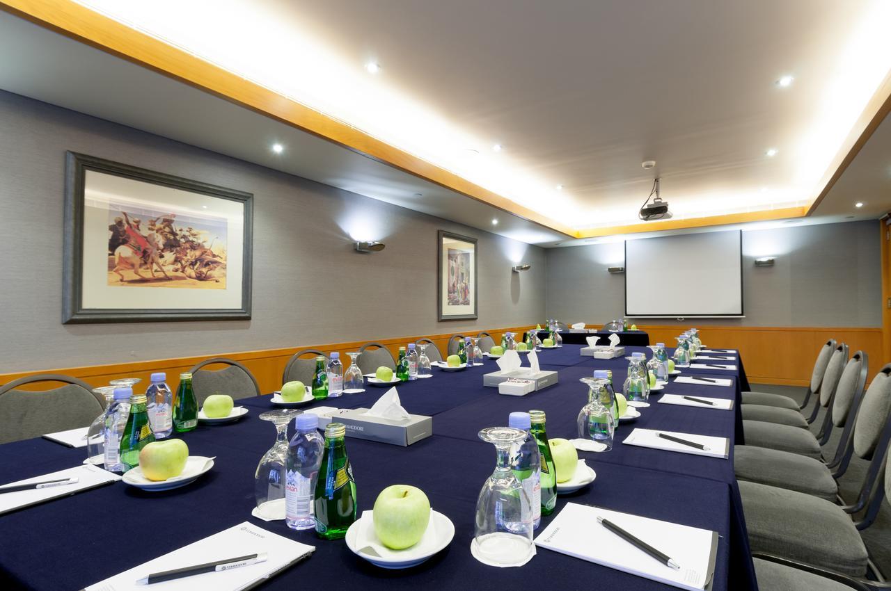 Le Commodore Hotel Beirut Esterno foto