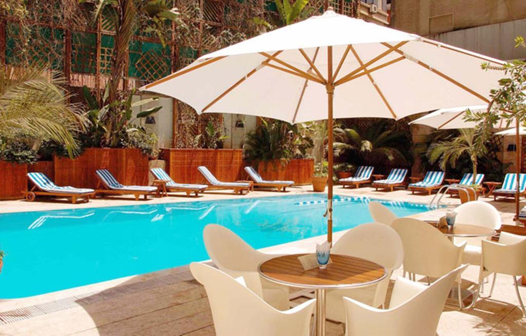 Le Commodore Hotel Beirut Esterno foto